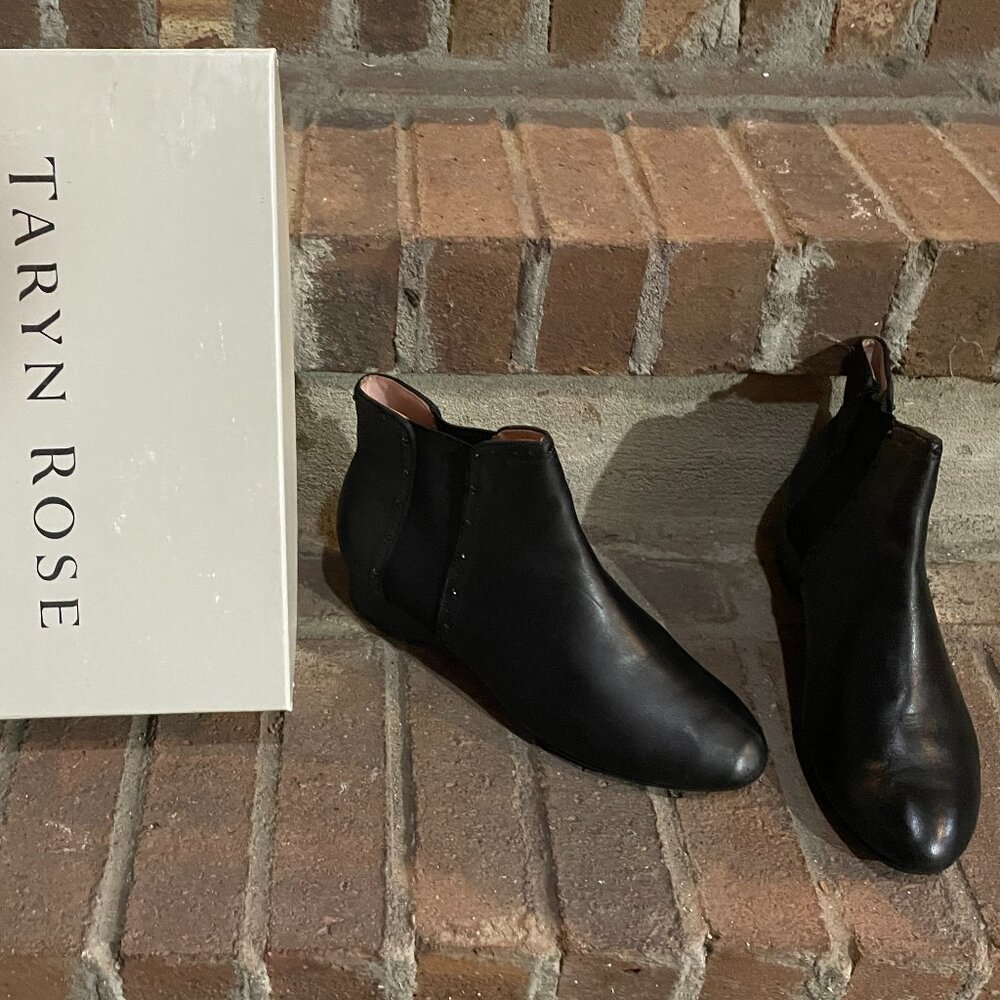 NWOT Like New Taryn Rose Forest Black Leather Stud Chelsea Bootie Size 8.5